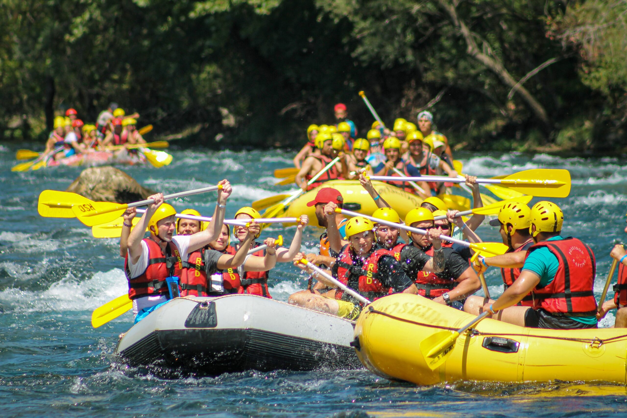 Team building sportif rafting en entreprise - activité cohésion CSE